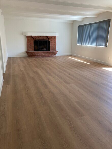 Building Photo - 20428 Roslin Ave