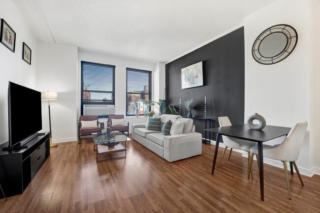 Building Photo - 600 S Dearborn St