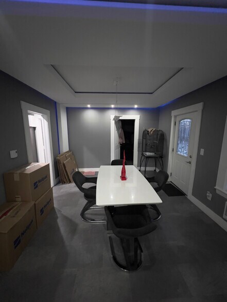 Building Photo - 107 Summer St