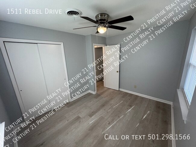 Building Photo - 1511 Rebel Dr