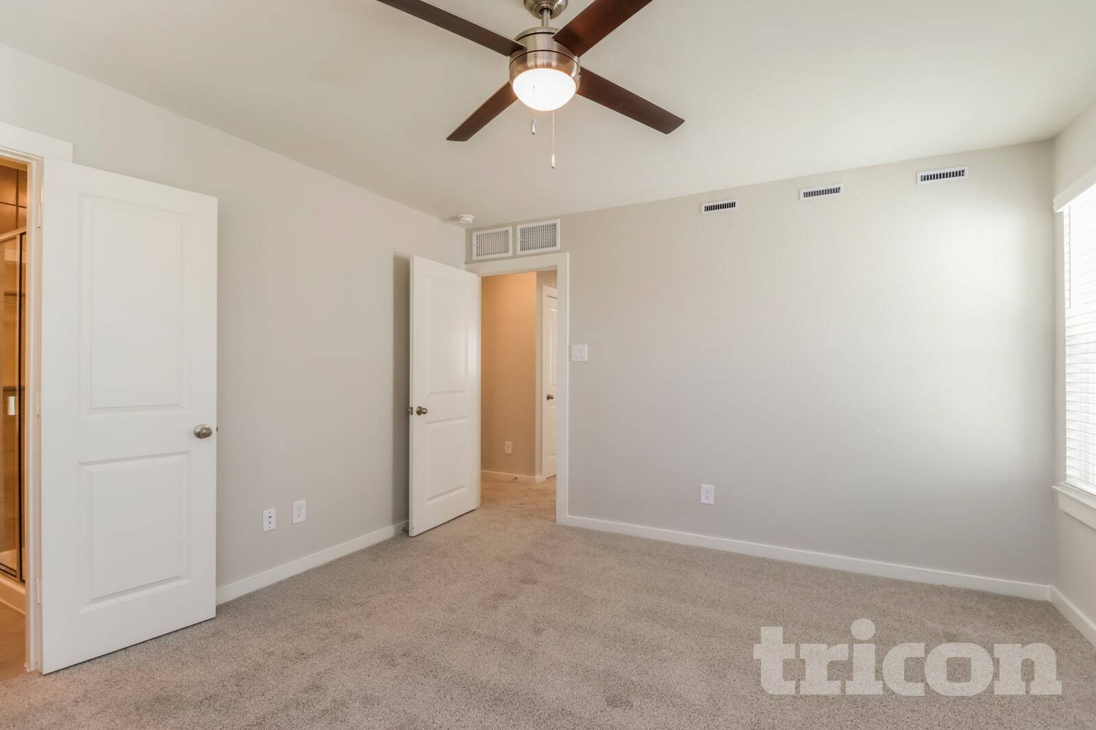 Building Photo - 9835 Willow Creek Commerce Dr