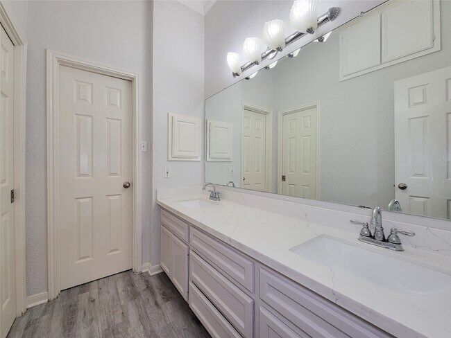 Building Photo - 3610 Honey Creek Dr