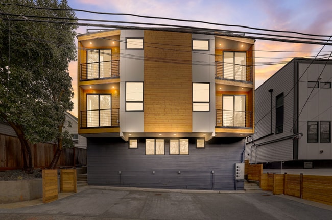 Primary Photo - Immaculate NEW CONSTRUCTION Seattle Townho...