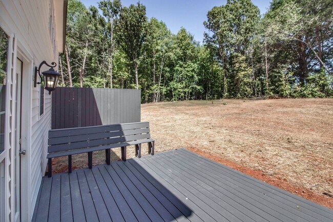 Building Photo - Lux Three Bedroom Townhouse in Sherrills Ford