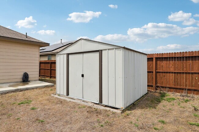 Building Photo - "Charming 3-Bedroom Haven with Granite Elegance in San Antonio!"