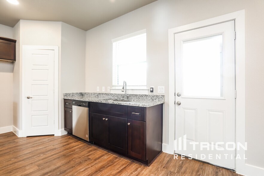 Building Photo - 10301 Ft Teran Trl