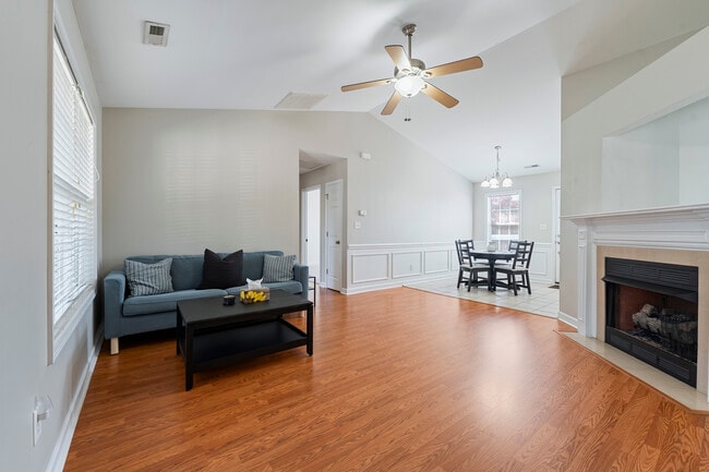 Building Photo - 2175 Glendale Ave