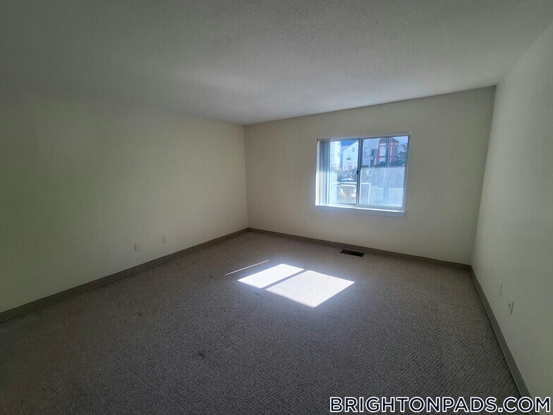 Building Photo - 148 N Beacon St