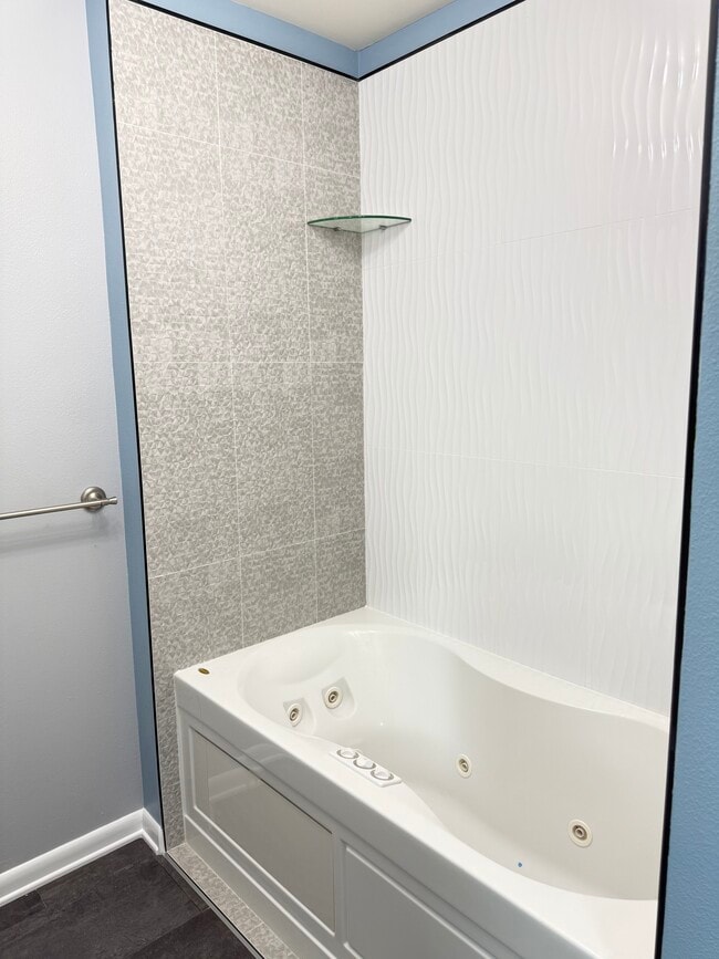 Building Photo - 602 8th St