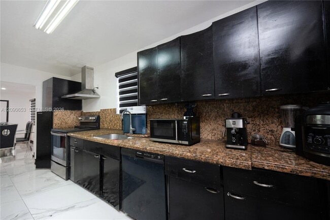 Building Photo - 2920 SW 69th Pl