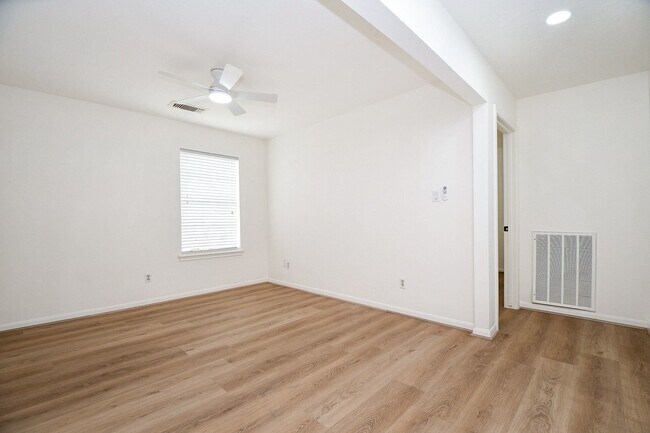 Building Photo - 11615 Trailmont Dr