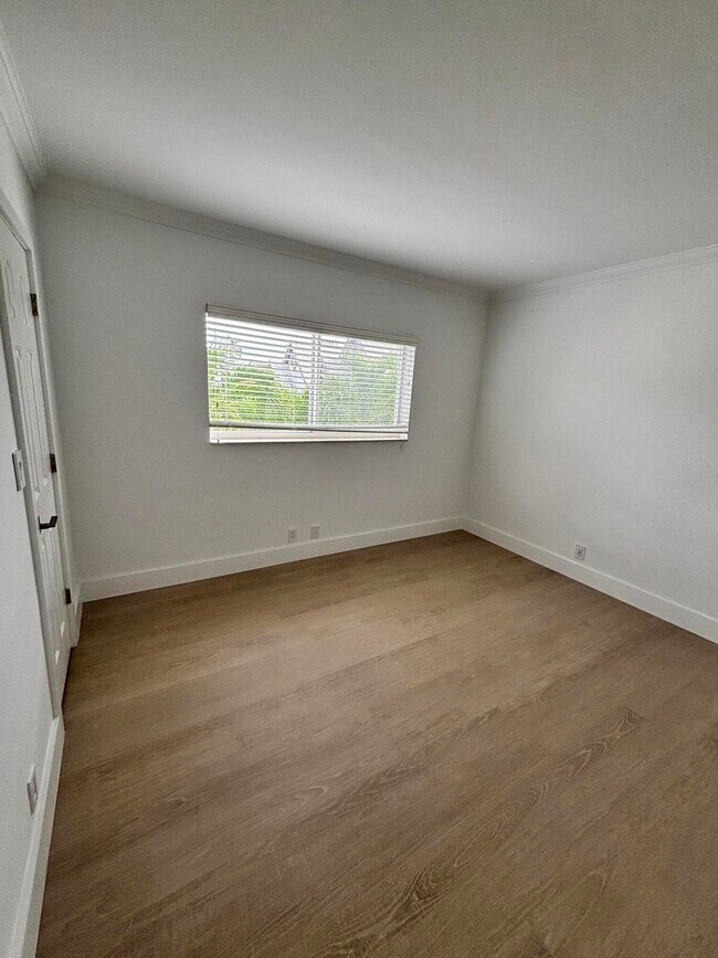 Building Photo - 924 SE 2nd St