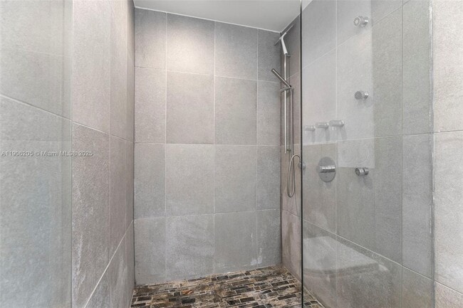 Building Photo - 1000 West Ave