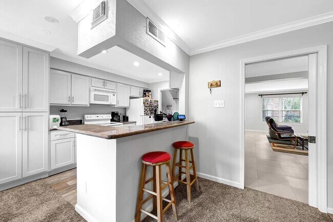 Kitchen - 1687 W Sam Houston Pky S