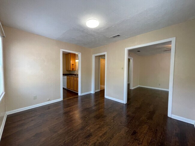 Building Photo - COMING SOON 2 BEDROOM 1 BATH HOME IN TCU AREA