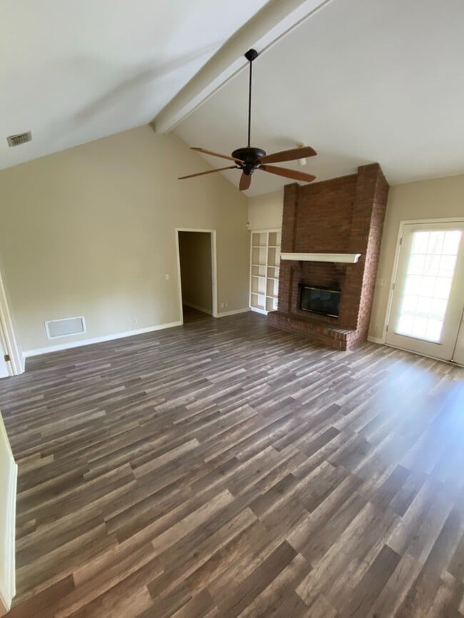 Building Photo - 1884 Plantation Oaks Dr