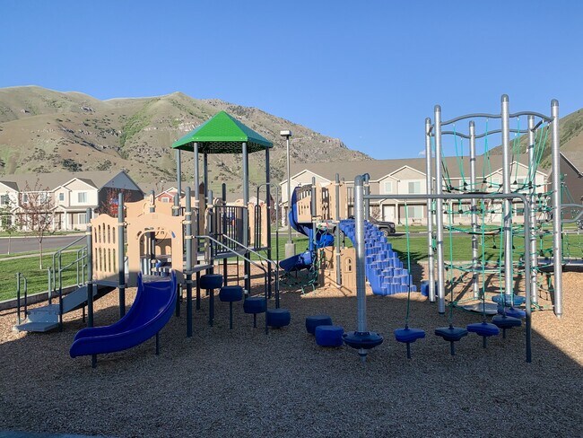 Building Photo - 371 1540 E