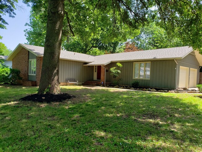 Building Photo - 2 Living Areas - Southern Hills - Home of ...