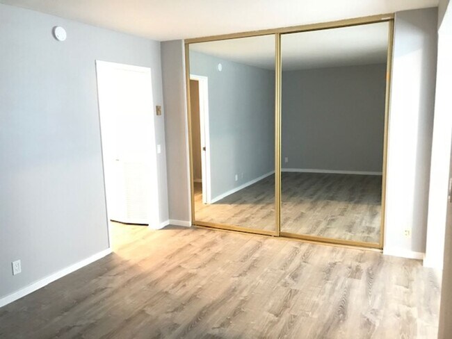 Building Photo - 657 Ocean View Dr