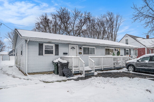 Building Photo - 210 W Locust St