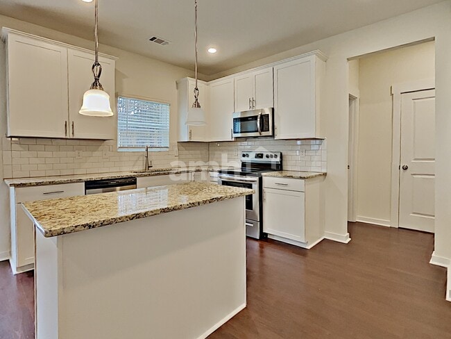 Building Photo - 482 Camp dr