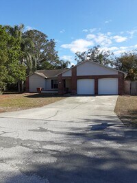 Building Photo - Split Floor Plan POOL HOME