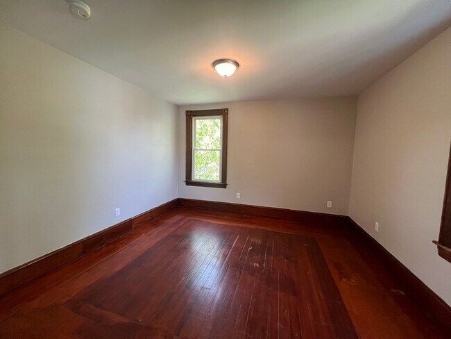 Building Photo - 72 Melville St