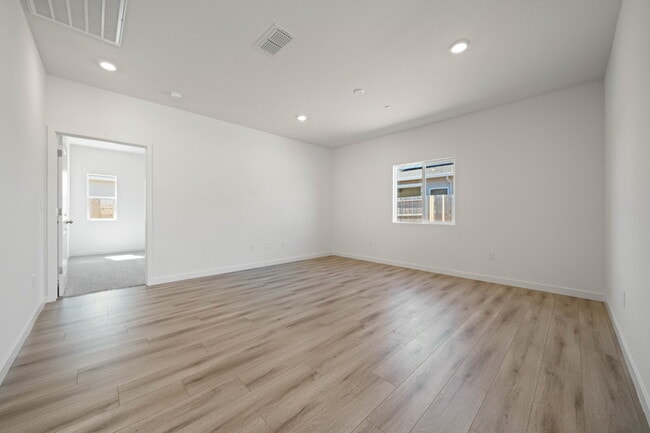 Building Photo - Spacious Brand New 4/2 in Shastina Ranch!