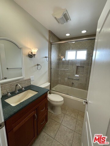 Building Photo - 511 N Sweetzer Ave