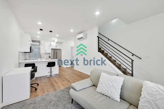 Building Photo - Modern 3-Bed, 3-Bath Townhome in the Heart...