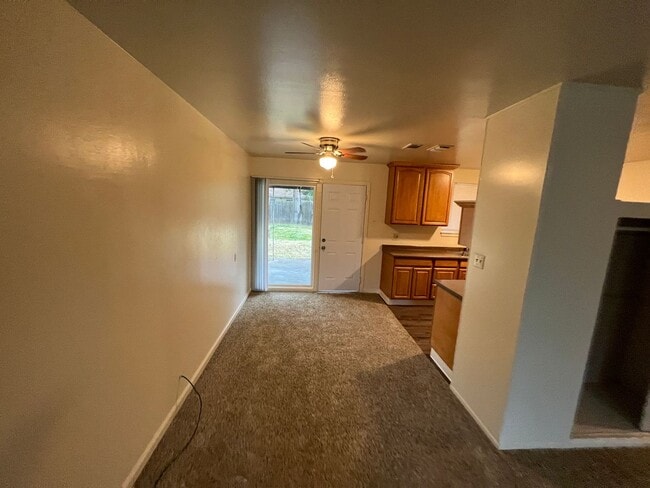Building Photo - 1906 Bowling Green Dr