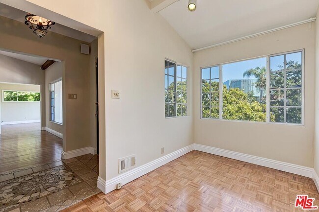 Building Photo - 1215 Edris Dr