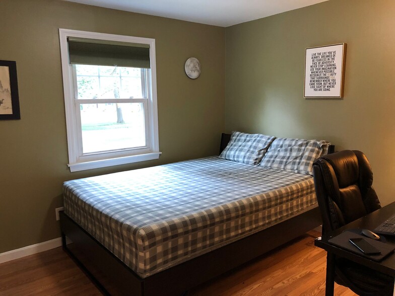 3rd Bedroom - 15 Sherwood Cir