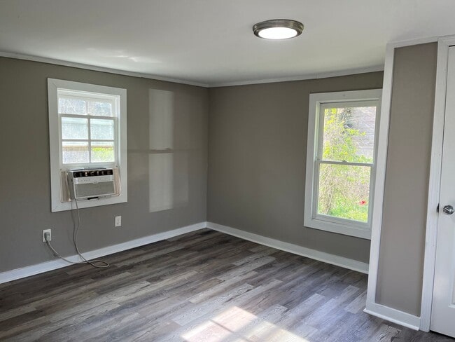 Building Photo - 3 Bed 1 Bath Home