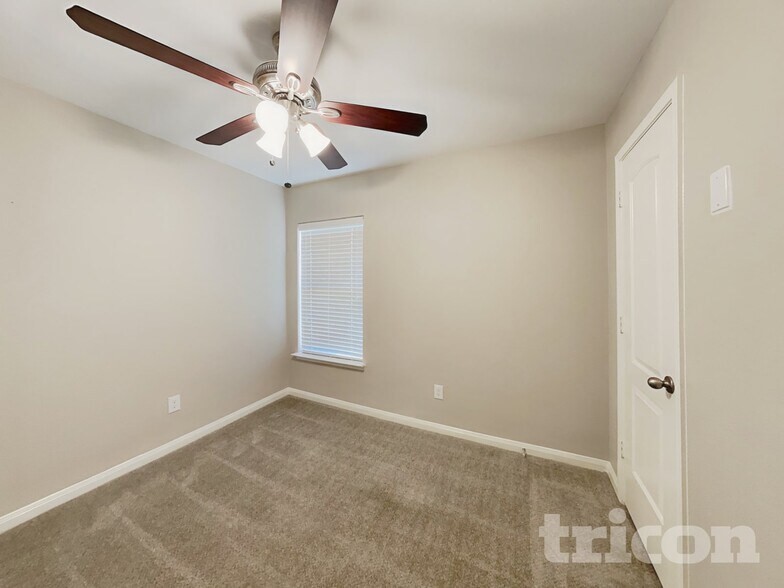 Building Photo - 112 Liberty Ln