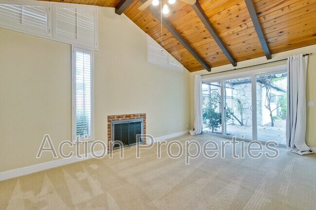 Building Photo - 649 Hollingsworth Dr