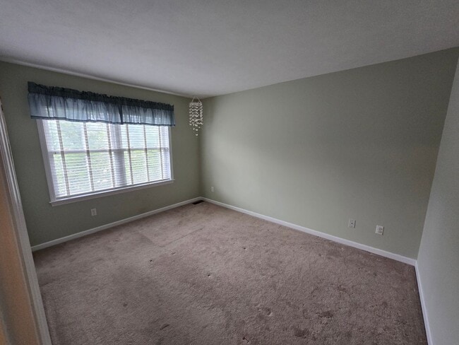 Building Photo - Charming Townhome in Park Forest Village -...