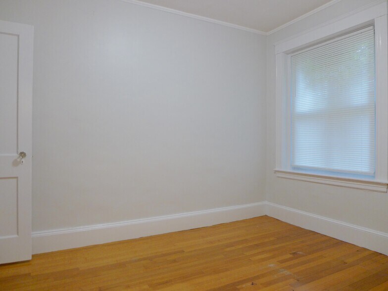 Building Photo - 18 Claymoss Rd