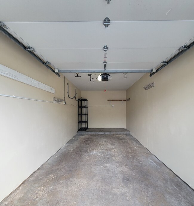 Building Photo - 1313 Kingsbury Dr