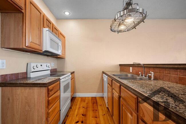 Building Photo - 1543 S Tuscany Ct