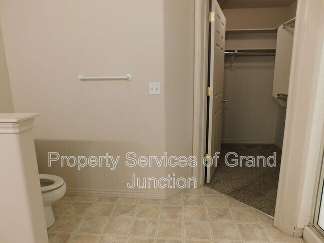 Building Photo - 755 Glen Ct