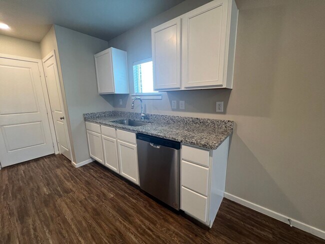 Building Photo - Pre leasing for July: Upland West.