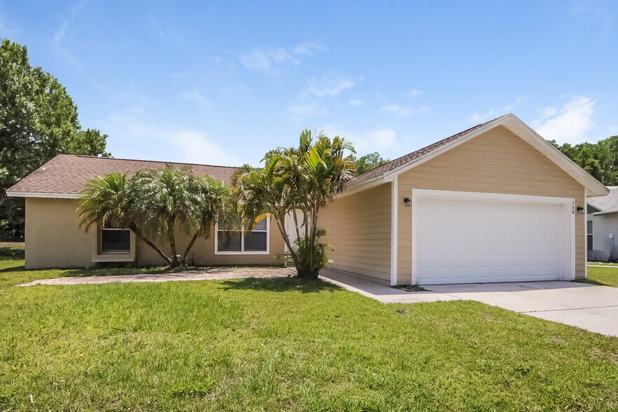 Building Photo - 208 Red Maple Dr