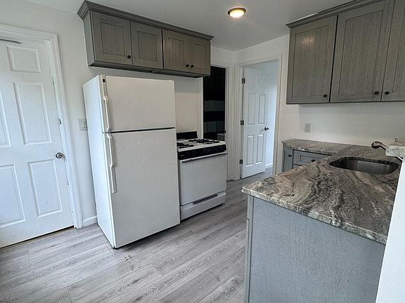 Building Photo - 77 Cottage St