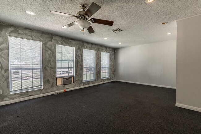 Building Photo - 113 County Rd 1604