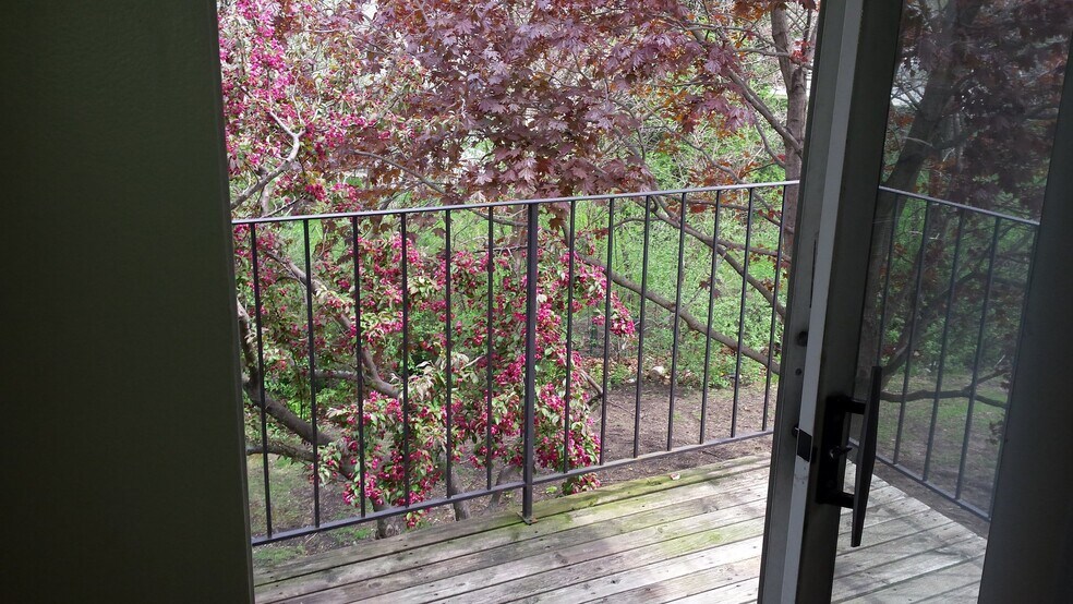 Building Photo - 116 Gant Cir