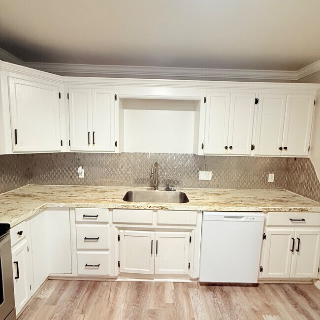 Building Photo - 4004 SE 25th St