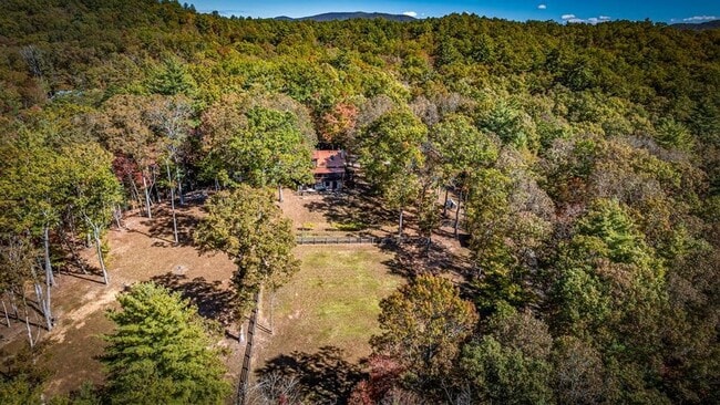 Building Photo - 212 Dogpatch Ln