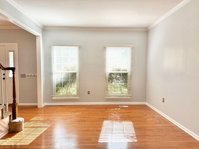 Building Photo - GORGEOUS COLONIAL IN WOODBRIDGE!