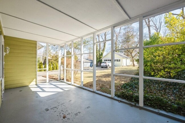 Building Photo - 130 Soundview Rd